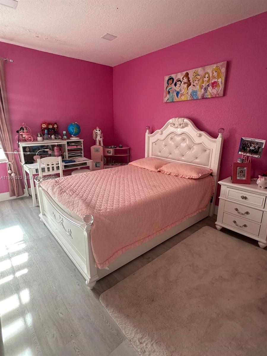 HOLLYWOOD LAKES COUNTRY C - Residential