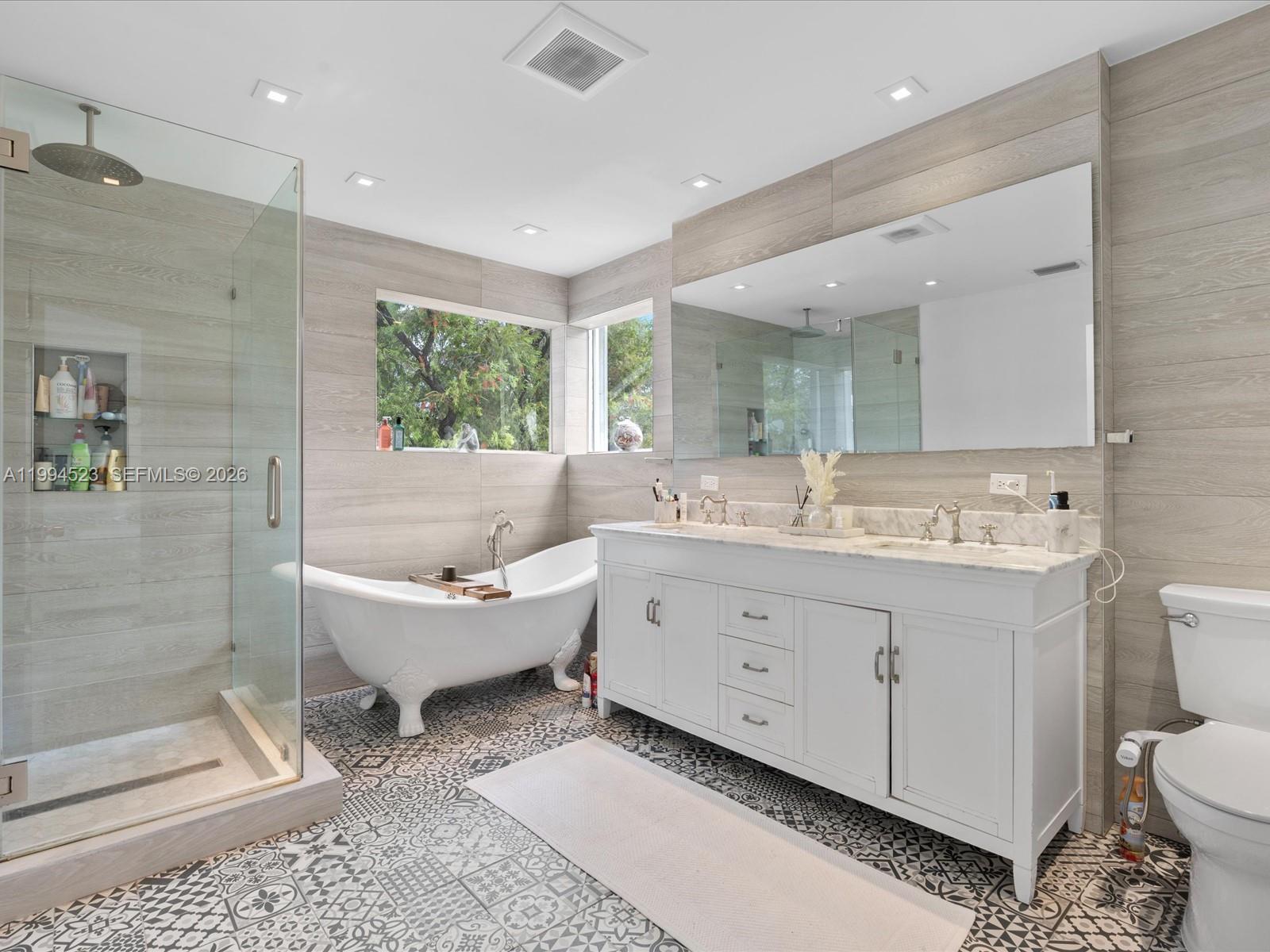 HOLLYWOOD LAKES COUNTRY C - Residential