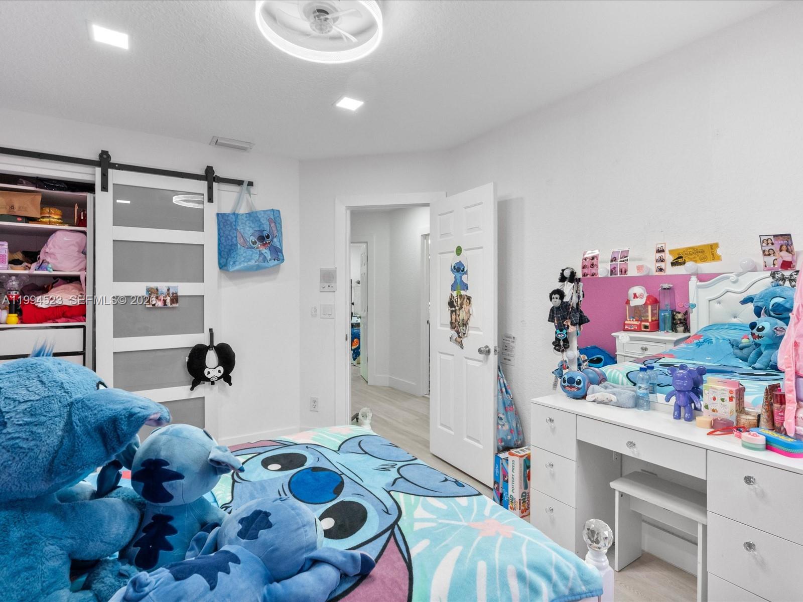 HOLLYWOOD LAKES COUNTRY C - Residential