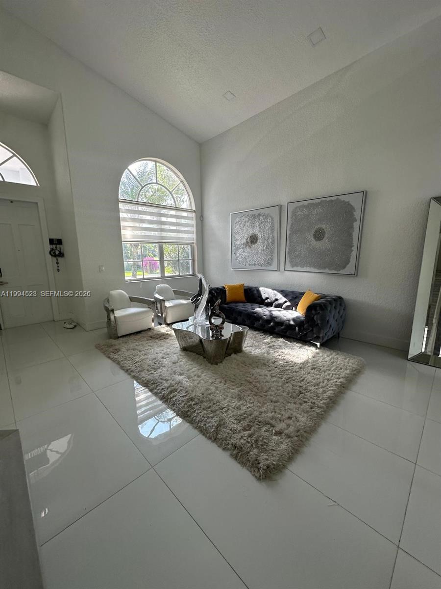 HOLLYWOOD LAKES COUNTRY C - Residential