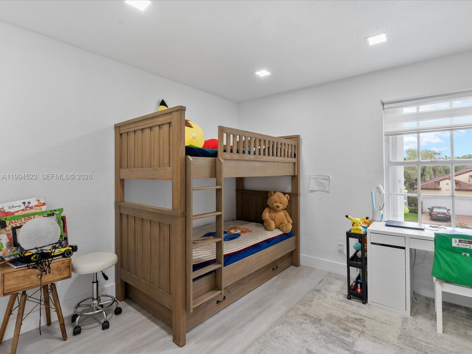 HOLLYWOOD LAKES COUNTRY C - Residential