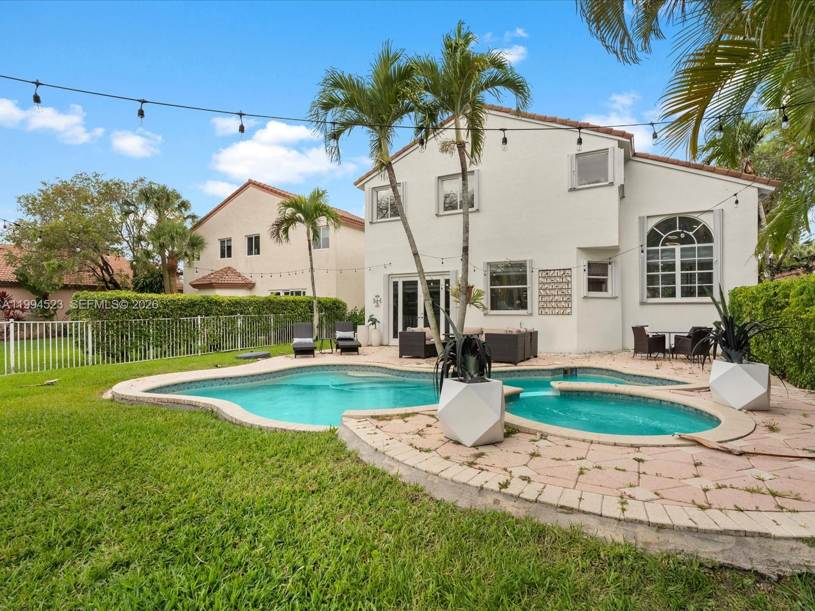 HOLLYWOOD LAKES COUNTRY C - Residential