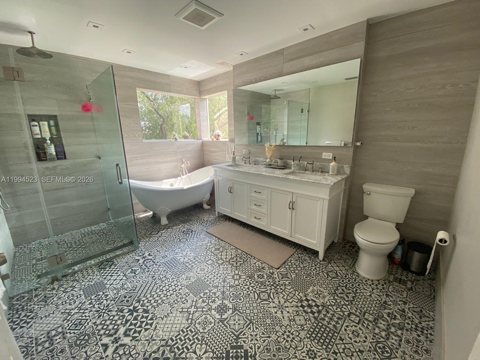 HOLLYWOOD LAKES COUNTRY C - Residential