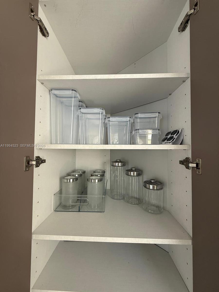 HOLLYWOOD LAKES COUNTRY C - Residential