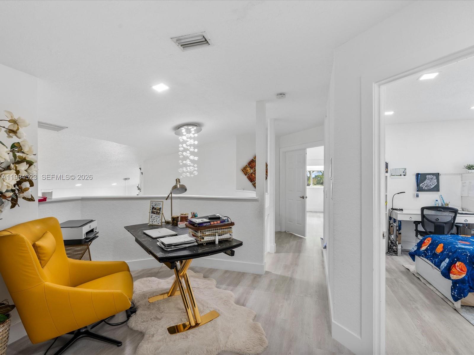 HOLLYWOOD LAKES COUNTRY C - Residential
