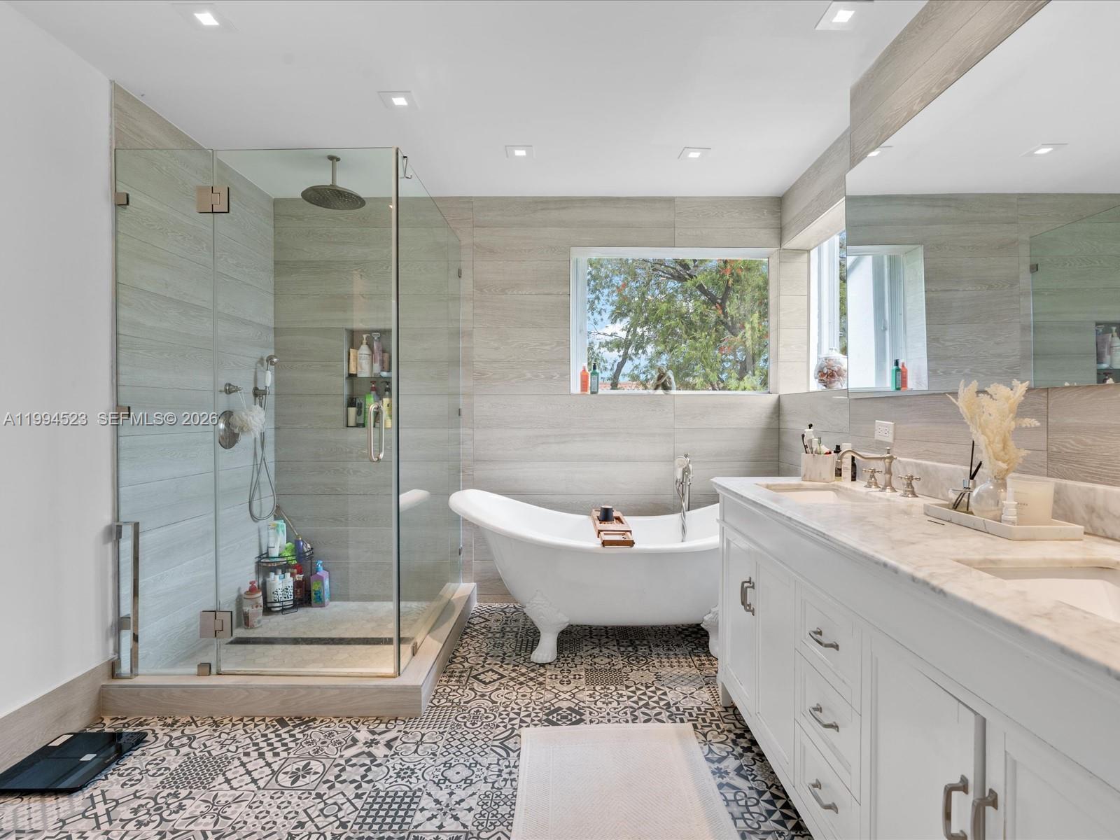 HOLLYWOOD LAKES COUNTRY C - Residential
