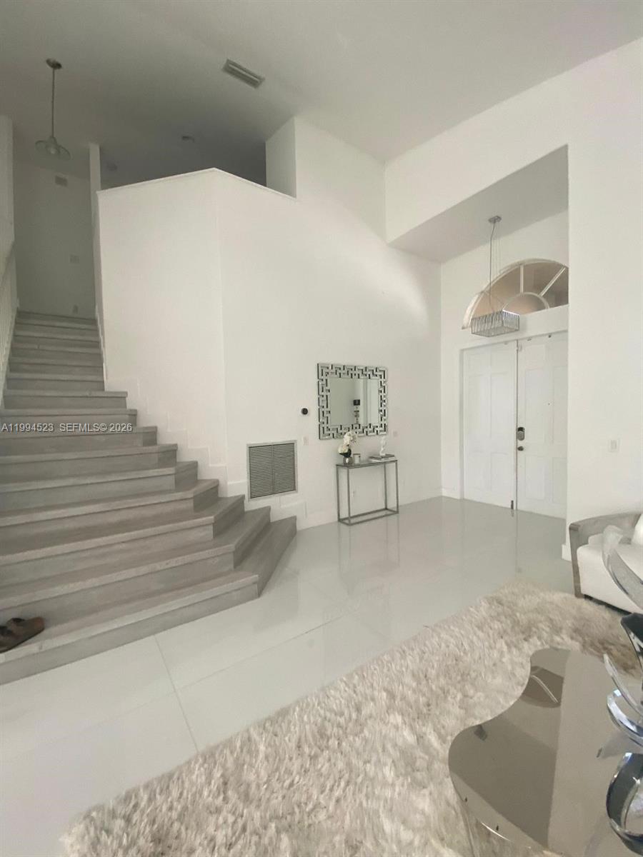 HOLLYWOOD LAKES COUNTRY C - Residential