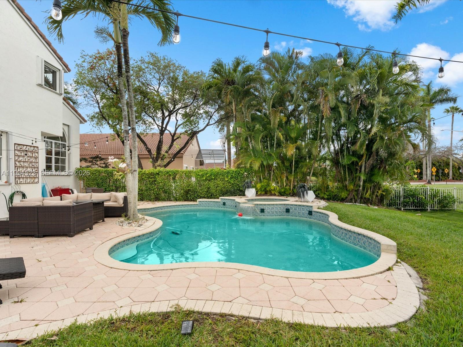 HOLLYWOOD LAKES COUNTRY C - Residential