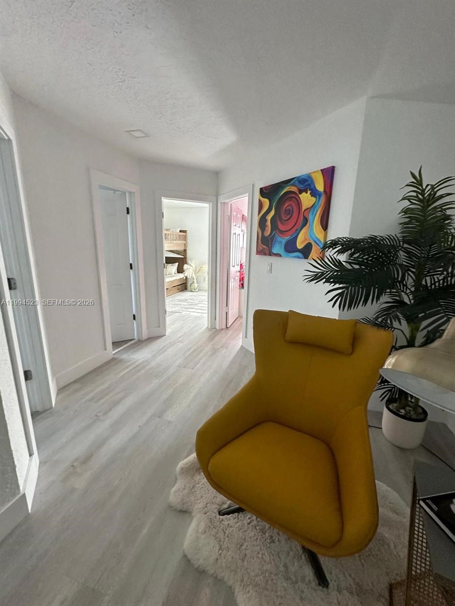 HOLLYWOOD LAKES COUNTRY C - Residential