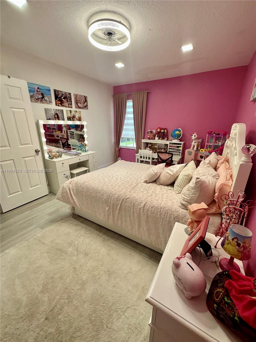 HOLLYWOOD LAKES COUNTRY C - Residential