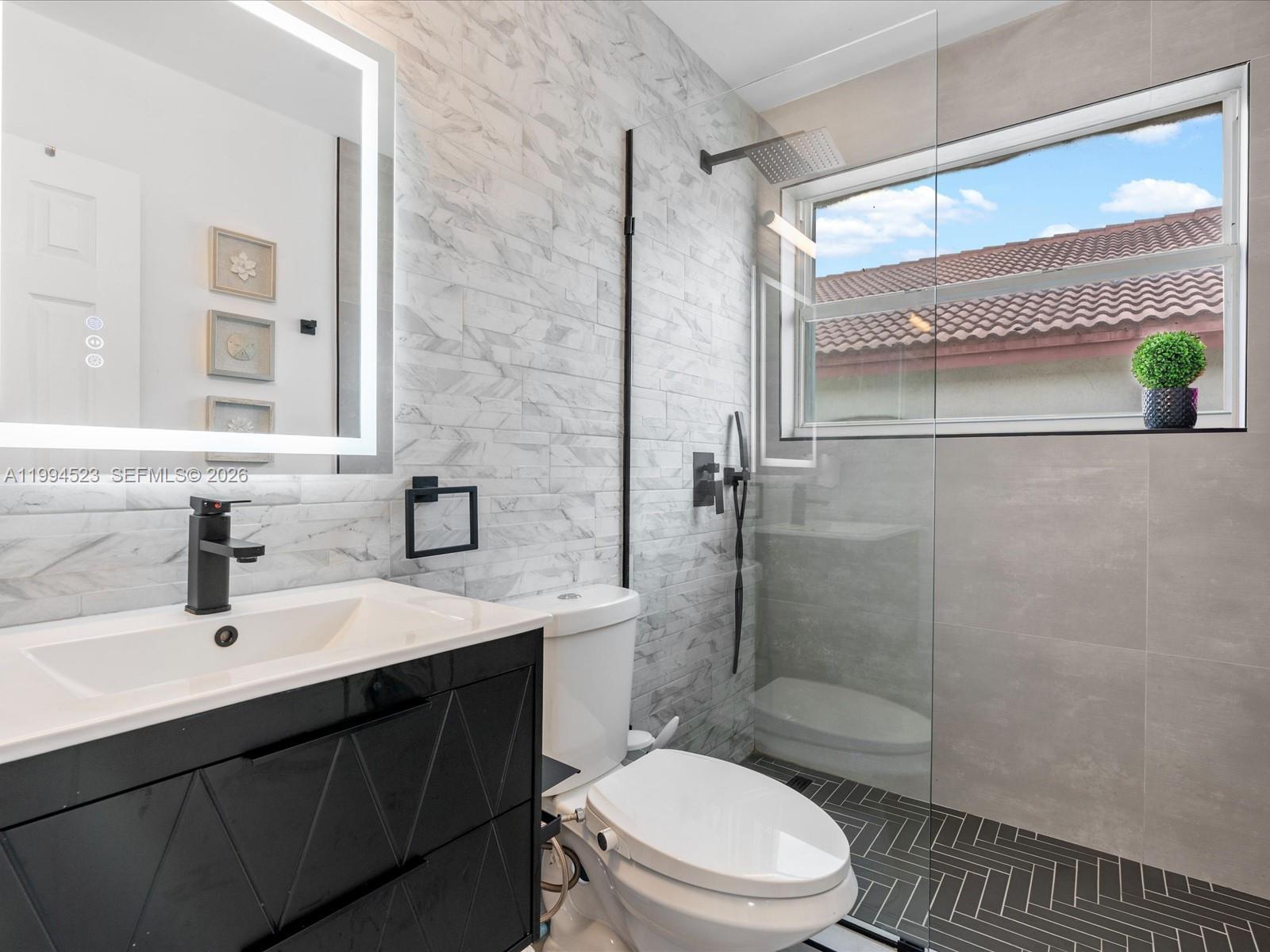 HOLLYWOOD LAKES COUNTRY C - Residential