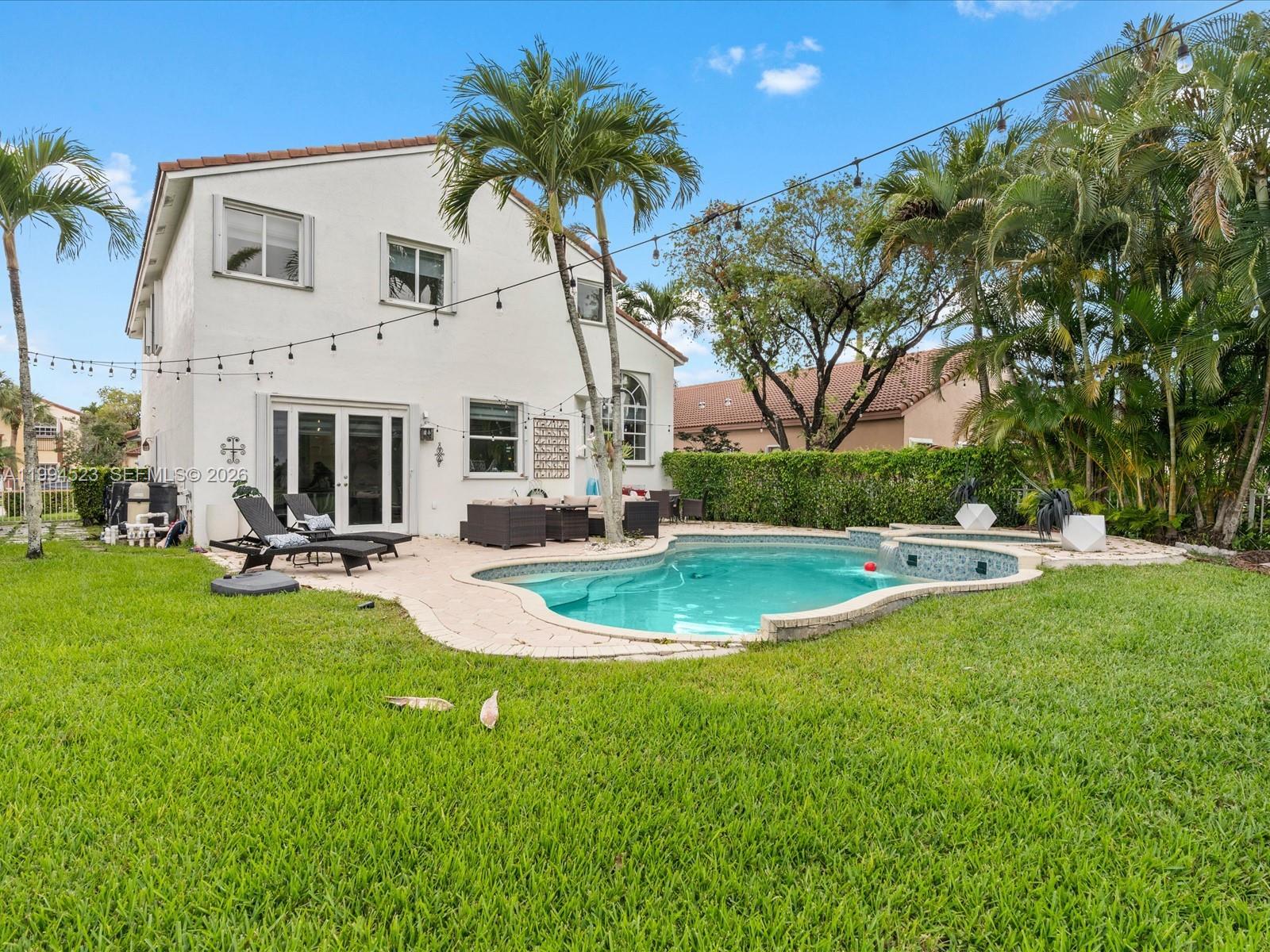 HOLLYWOOD LAKES COUNTRY C - Residential