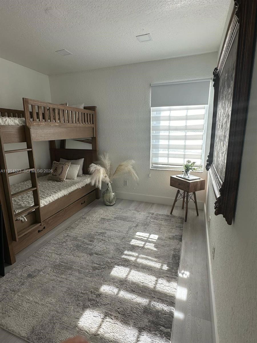 HOLLYWOOD LAKES COUNTRY C - Residential