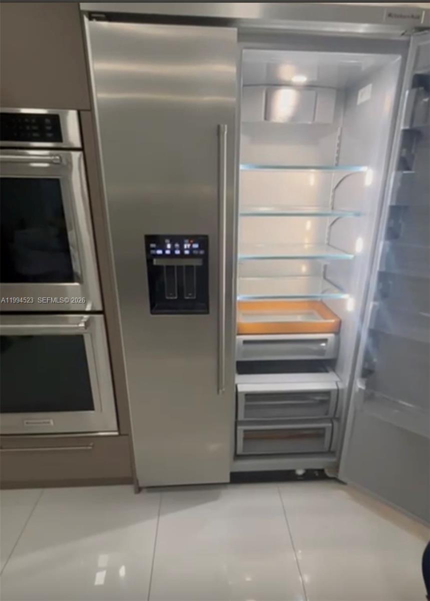 HOLLYWOOD LAKES COUNTRY C - Residential