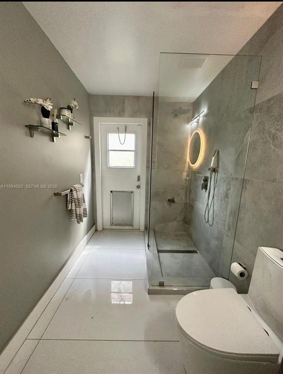 HOLLYWOOD LAKES COUNTRY C - Residential