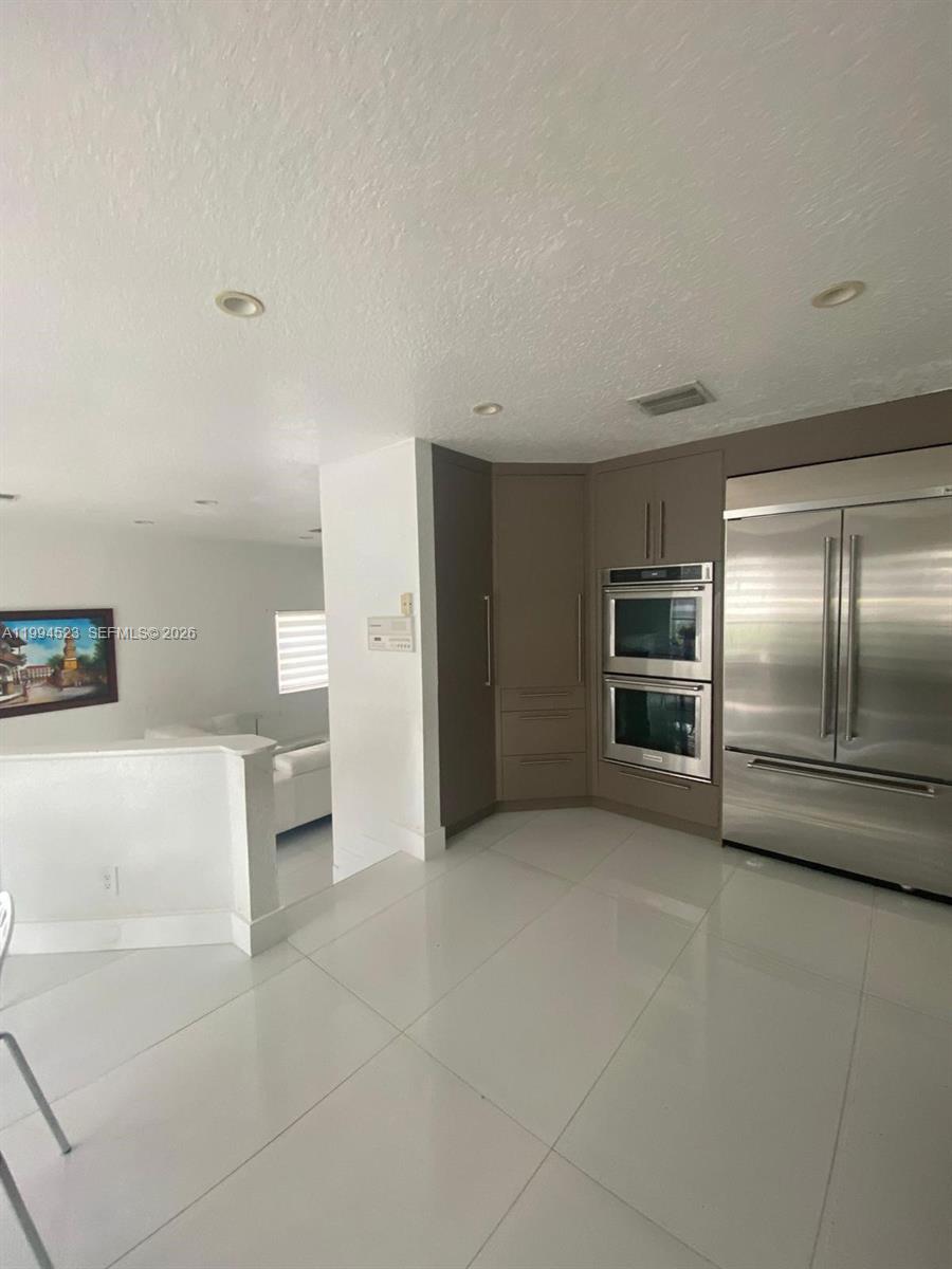 HOLLYWOOD LAKES COUNTRY C - Residential