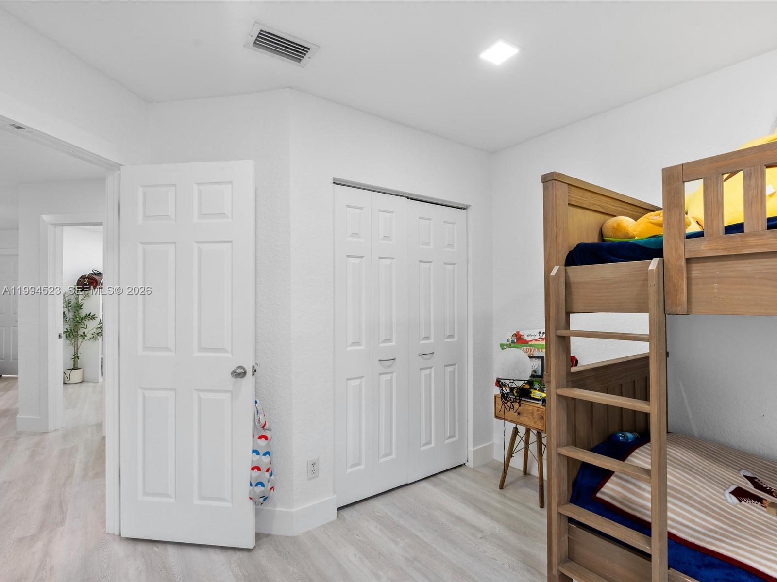 HOLLYWOOD LAKES COUNTRY C - Residential