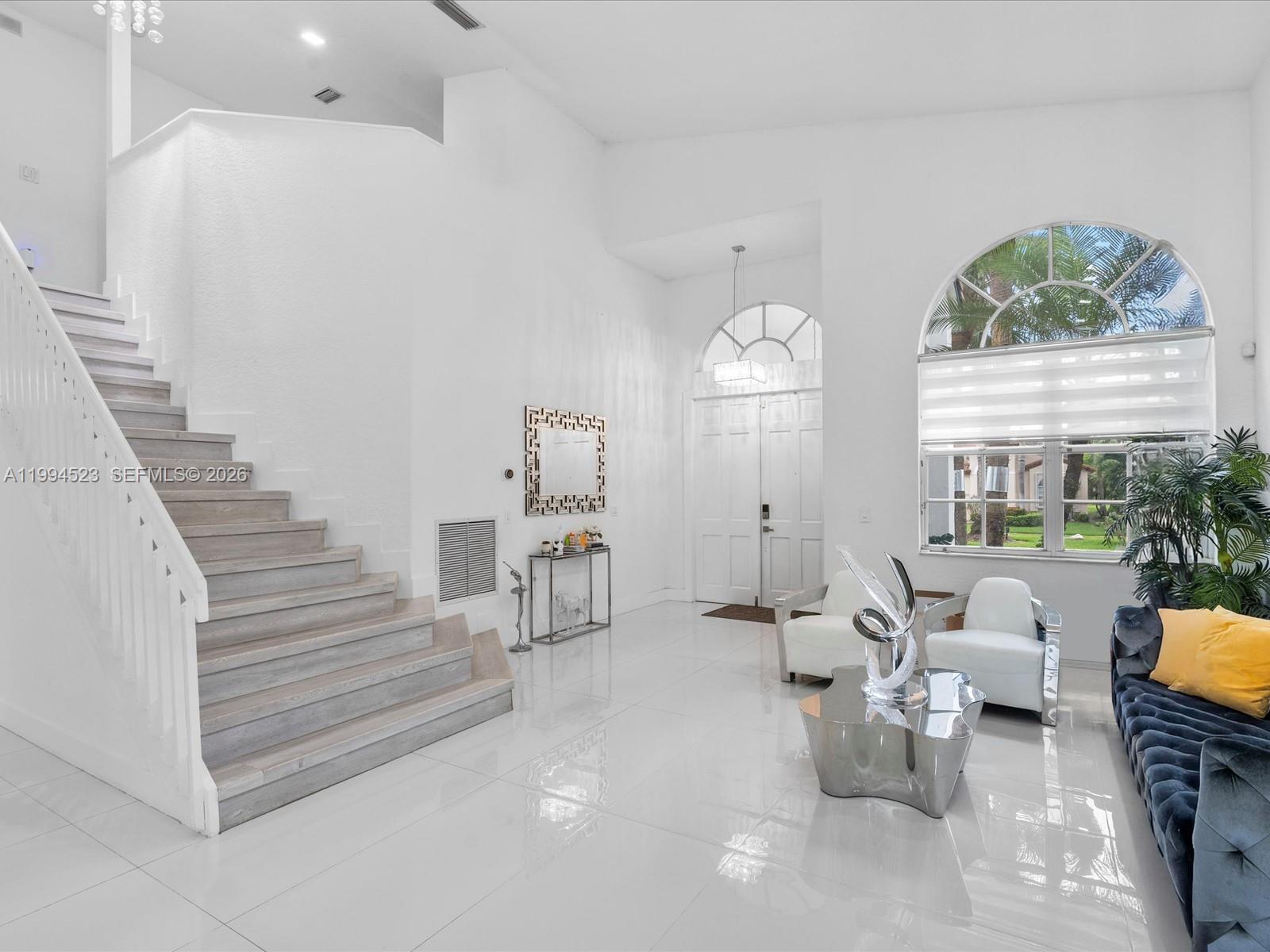 HOLLYWOOD LAKES COUNTRY C - Residential