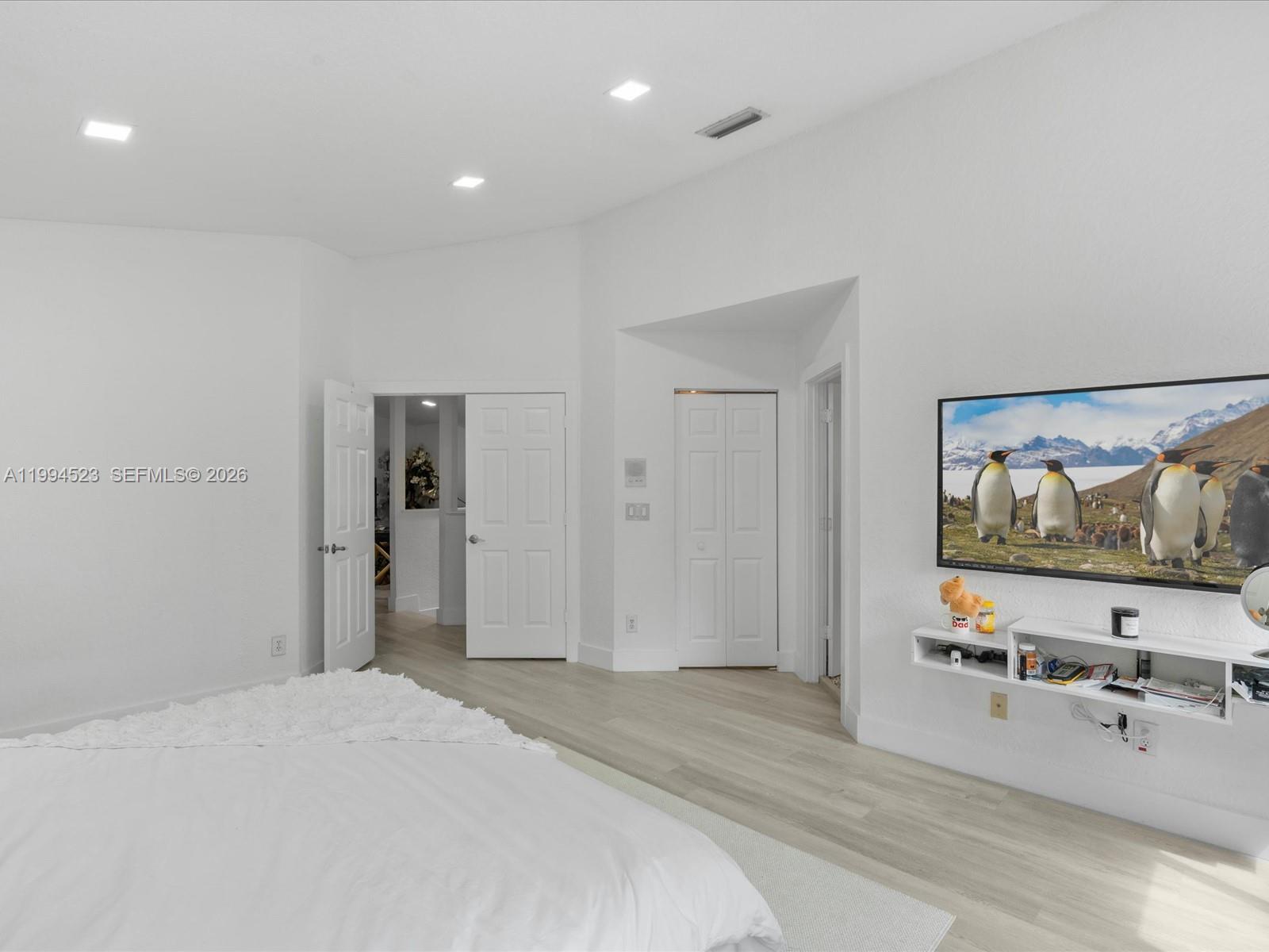 HOLLYWOOD LAKES COUNTRY C - Residential