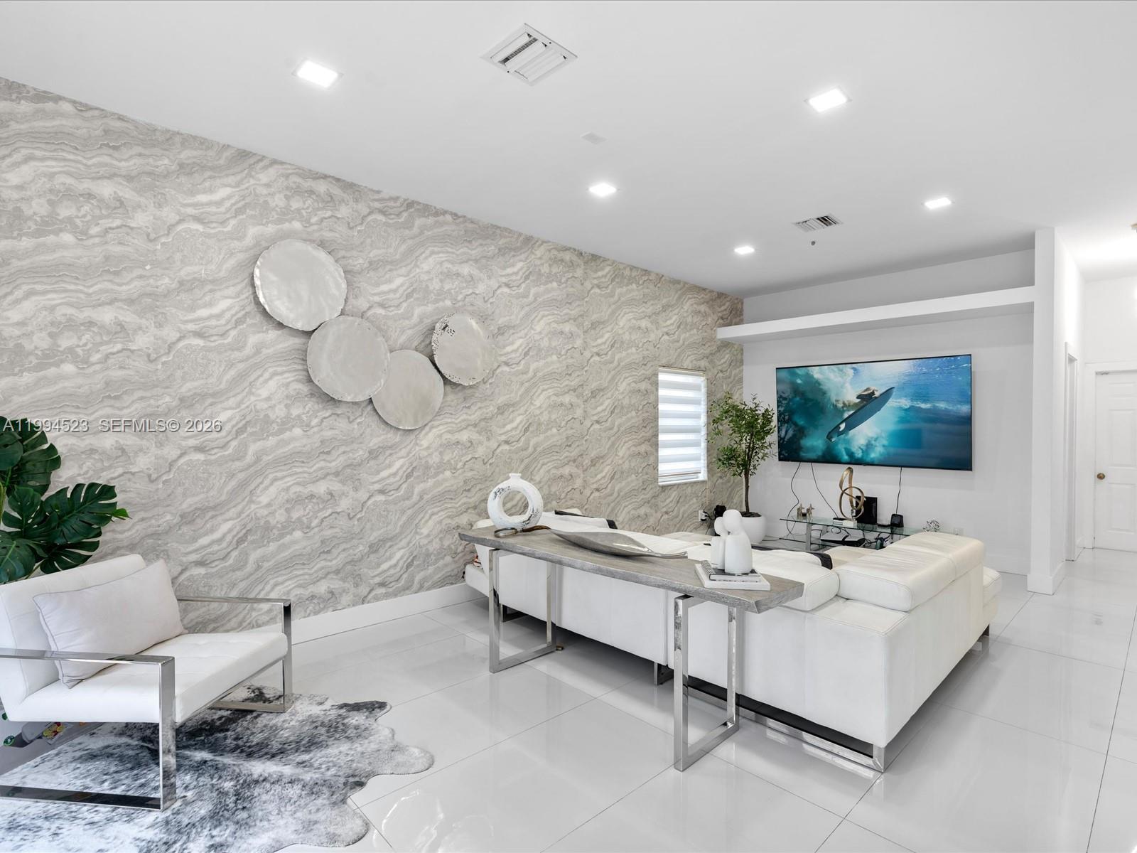 HOLLYWOOD LAKES COUNTRY C - Residential