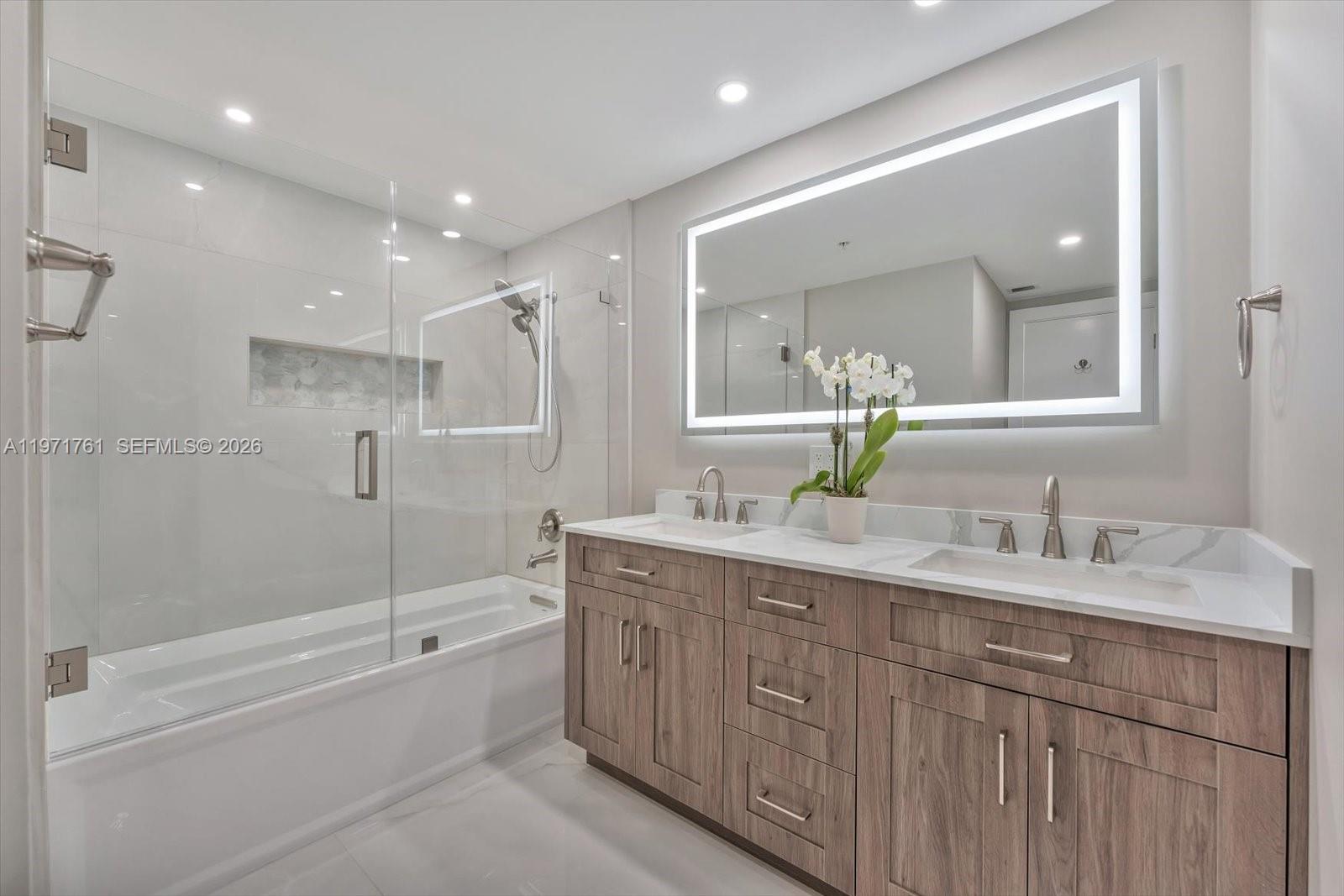 THE TOWER RESIDENCES COND - Residential