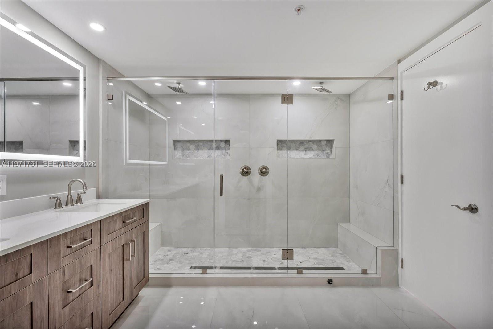 THE TOWER RESIDENCES COND - Residential