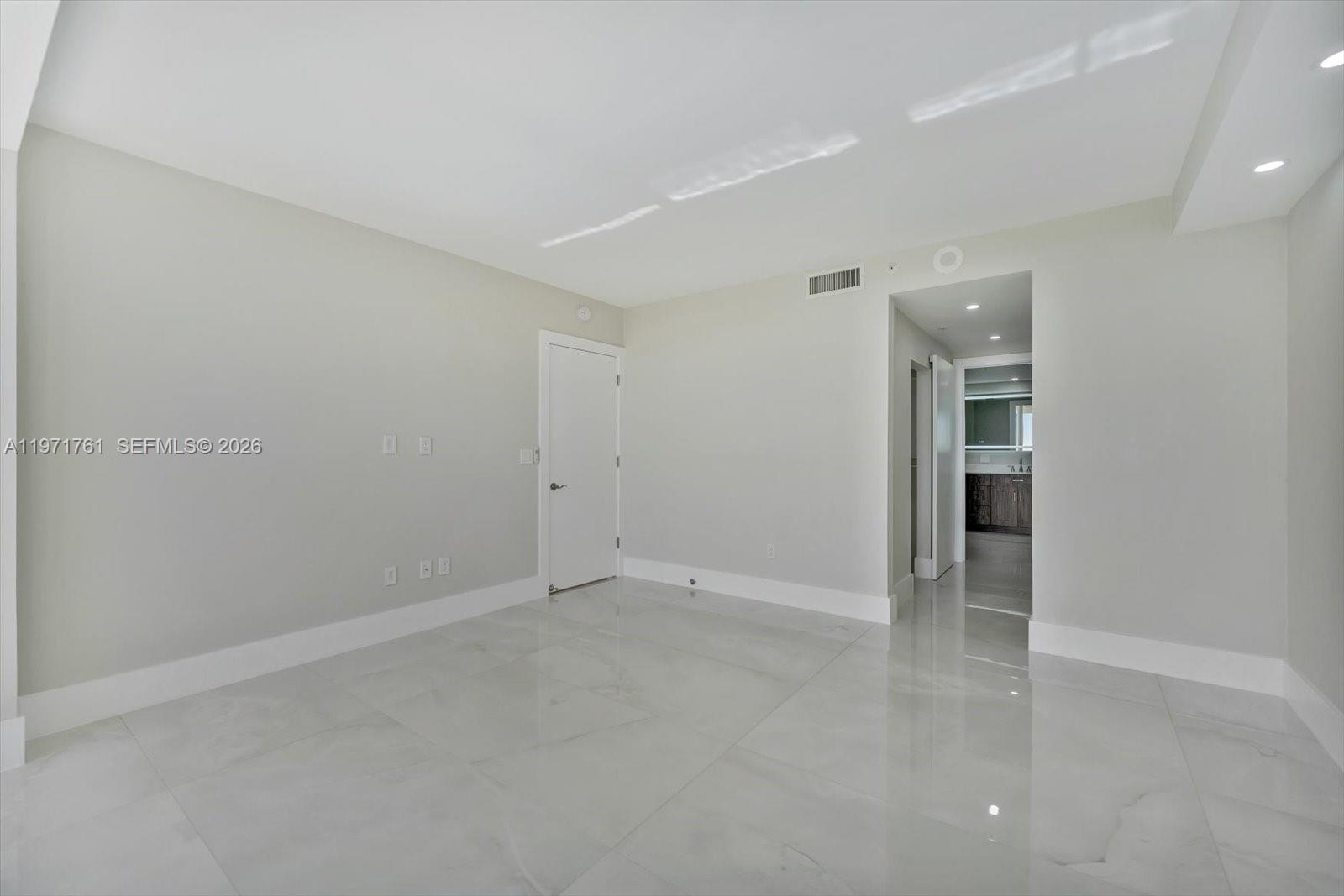 THE TOWER RESIDENCES COND - Residential