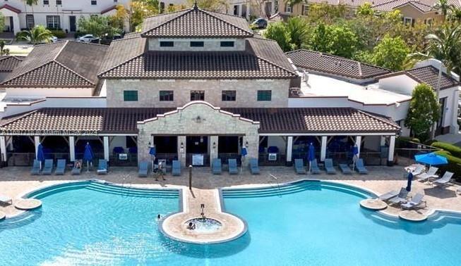 KENDALL COMMONS RESIDENTI - Residential Lease