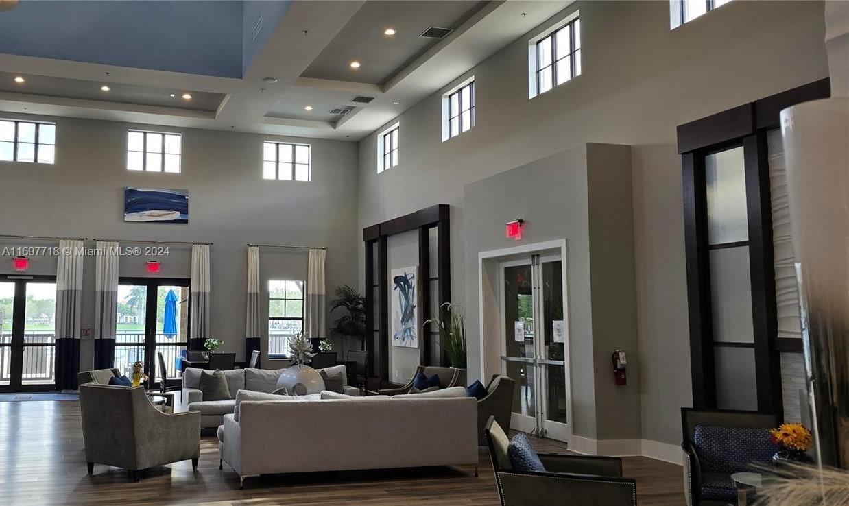 KENDALL COMMONS RESIDENTI - Residential Lease