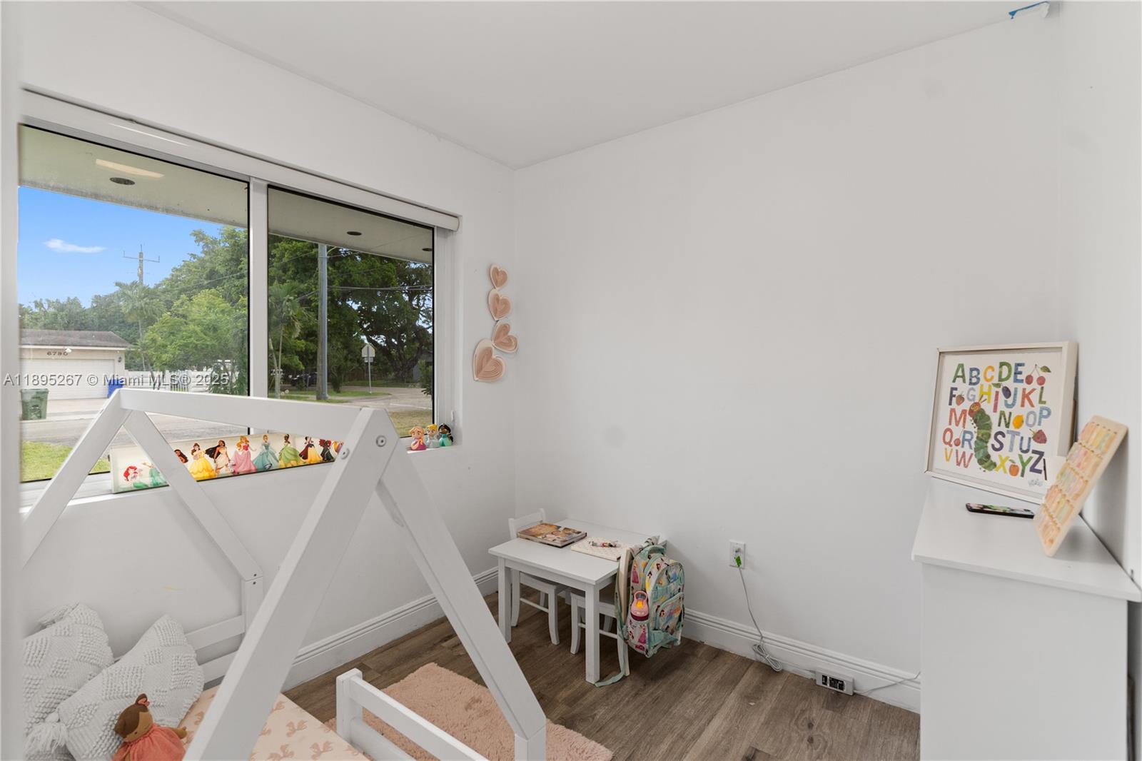 HOLLYWOOD PINES NO 2 AMEN - Residential