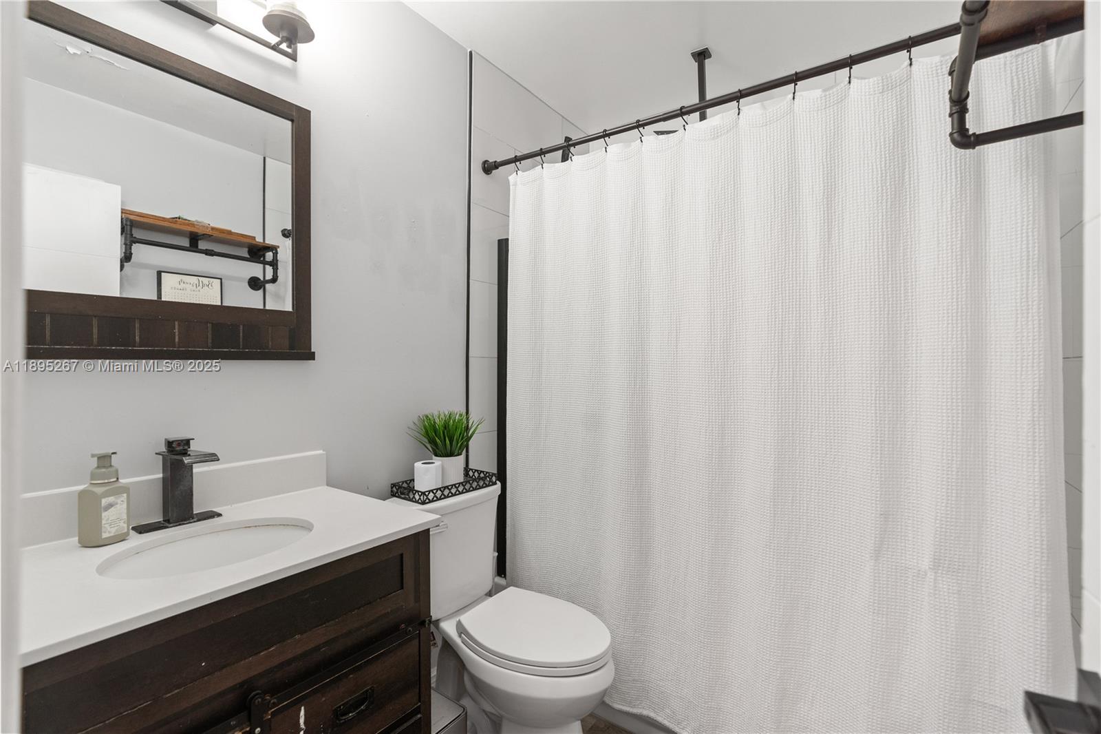 HOLLYWOOD PINES NO 2 AMEN - Residential