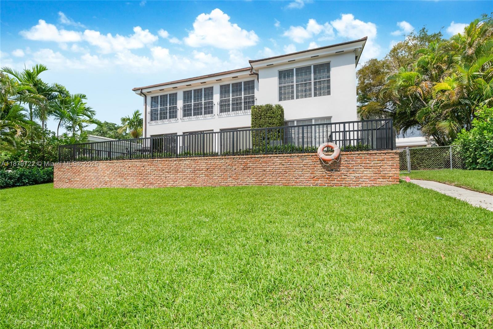 SOUTH BRICK CONDO - Residential