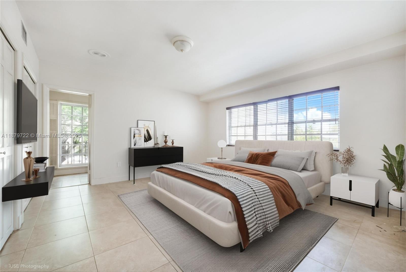 SOUTH BRICK CONDO - Residential