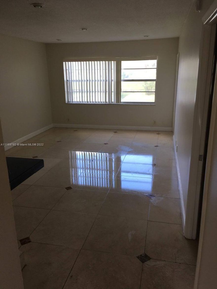 55+ community Very Spacious 1 bedroom 1 bathroom condo. Great amenities including: pool, clubhouse, and shuffleboard court, Laundry room on each Floor. Located near shopping areas, major highway, public transportation right in front of the property and hospital.