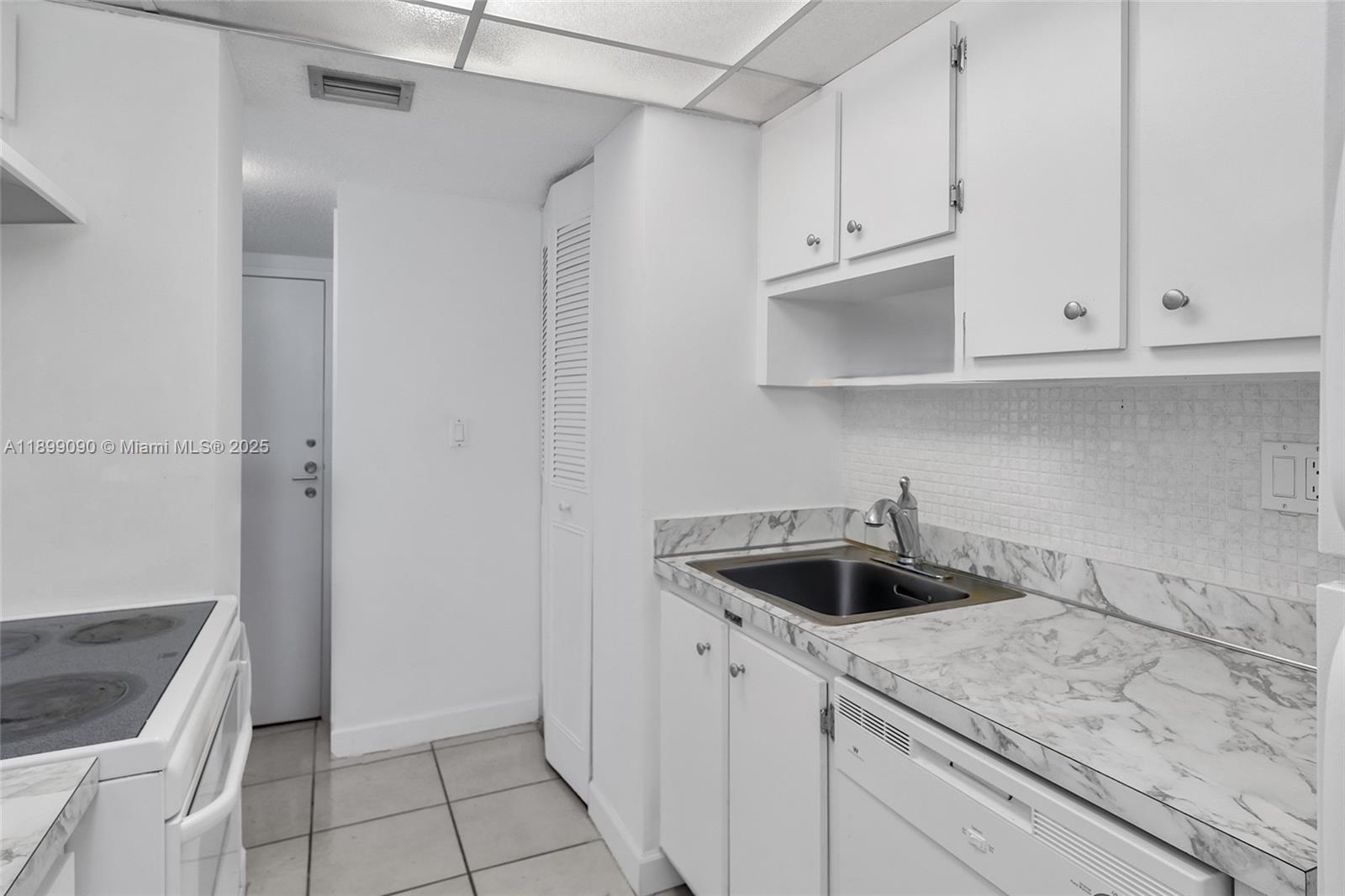 WINSTON TOWERS 200 - Residential