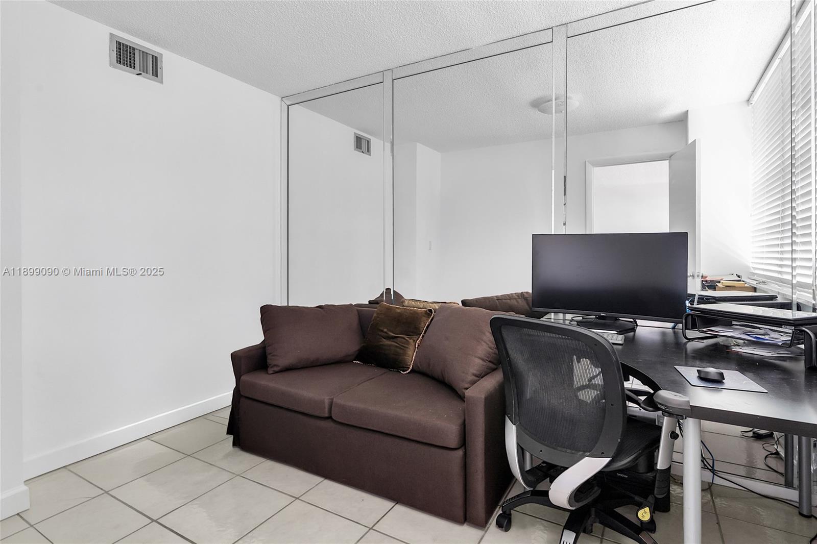 WINSTON TOWERS 200 - Residential