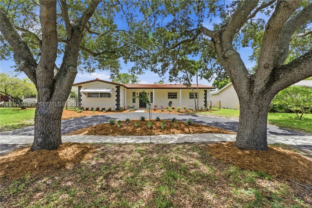 Photo of 2210 N 52nd Ave, Hollywood, FL 33021 (MLS # A12028659)