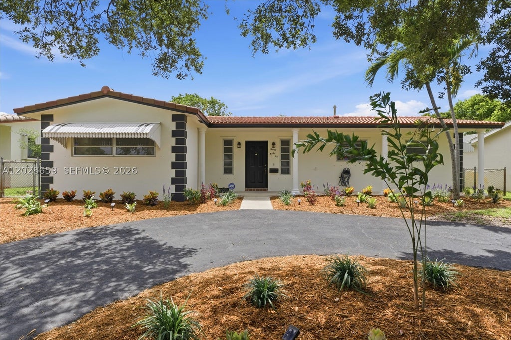 Photo of 2210 N 52nd Ave, Hollywood, FL 33021 (MLS # A12028659)