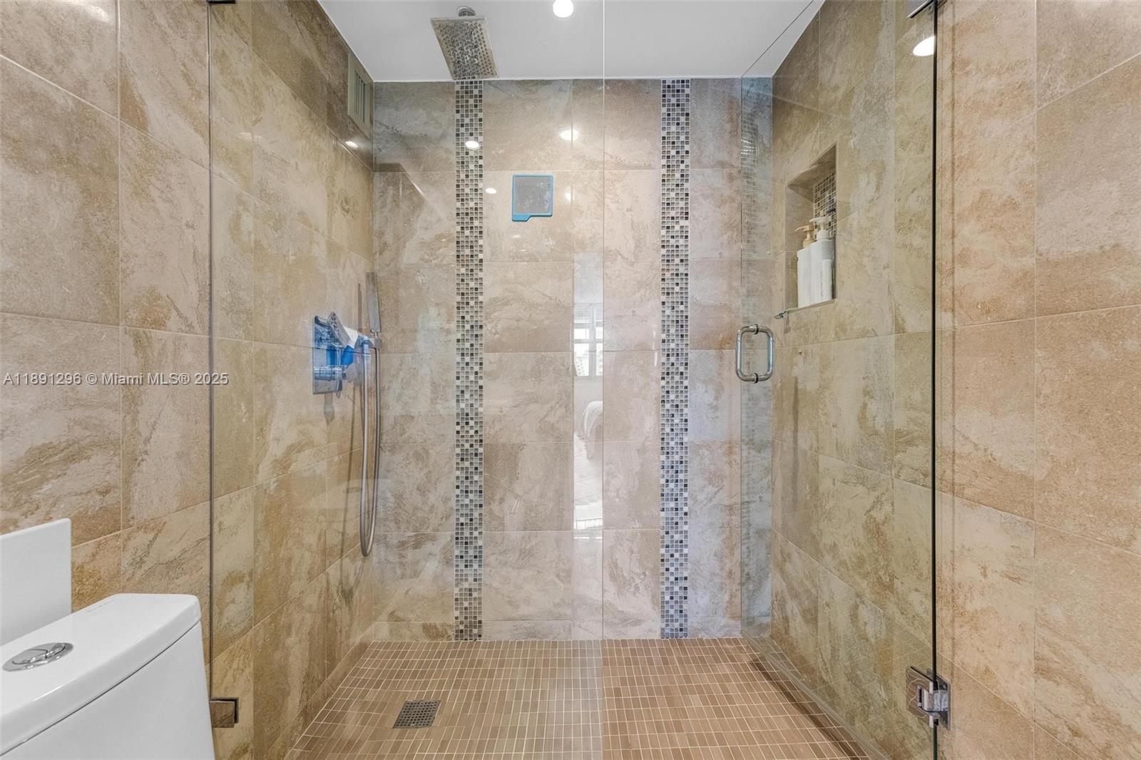 5838 CONDOMINIUM - Residential