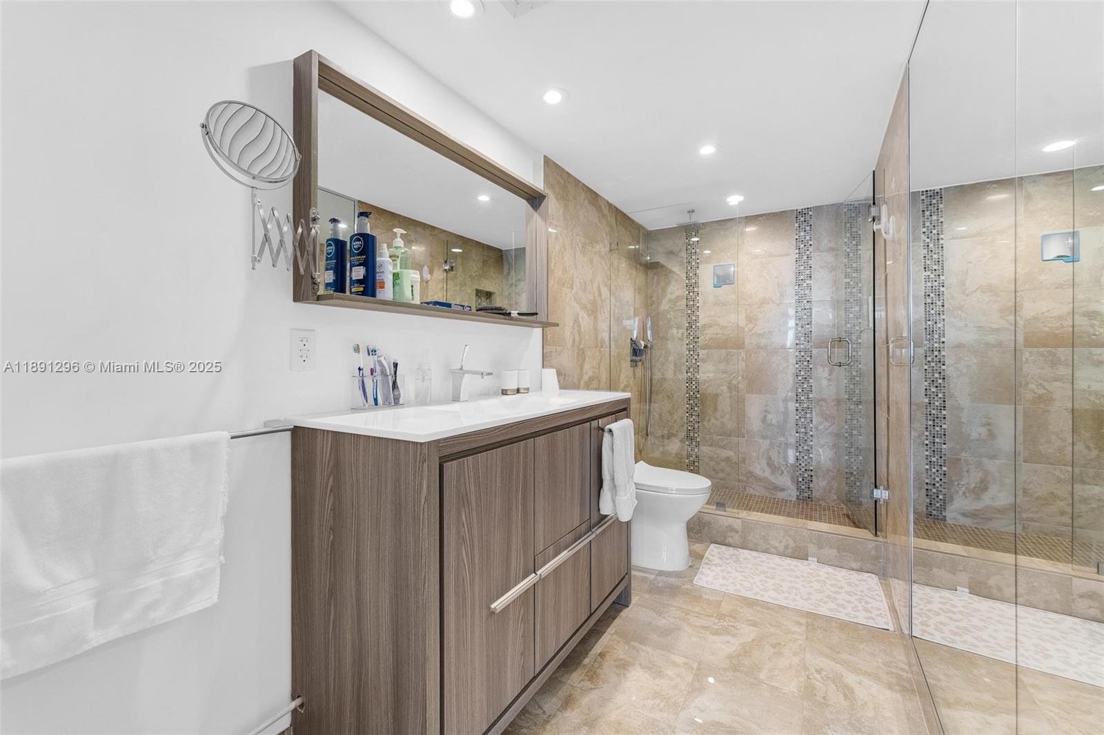 5838 CONDOMINIUM - Residential
