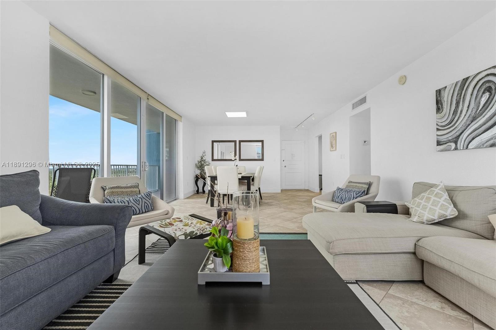 5838 CONDOMINIUM - Residential