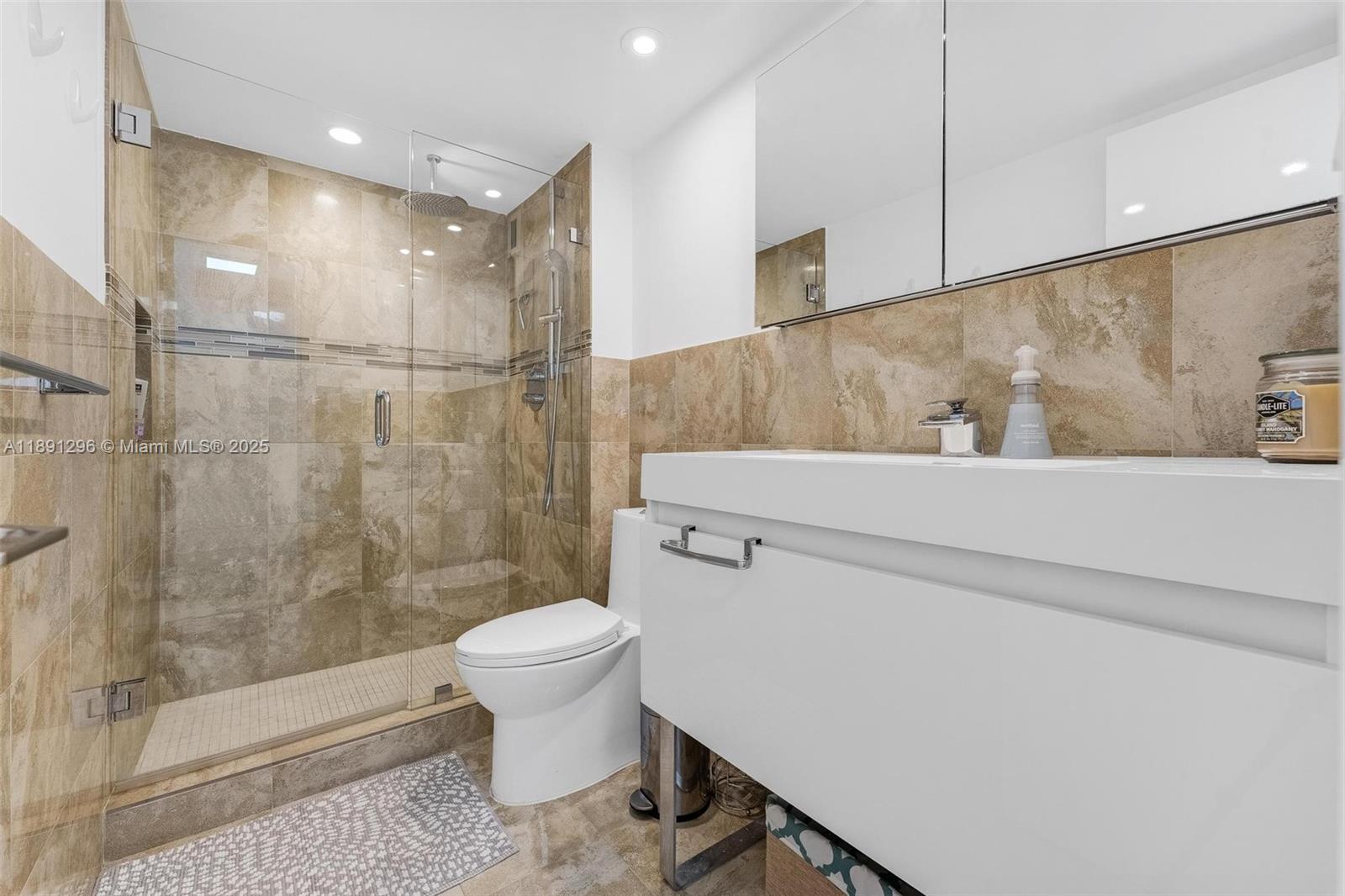 5838 CONDOMINIUM - Residential