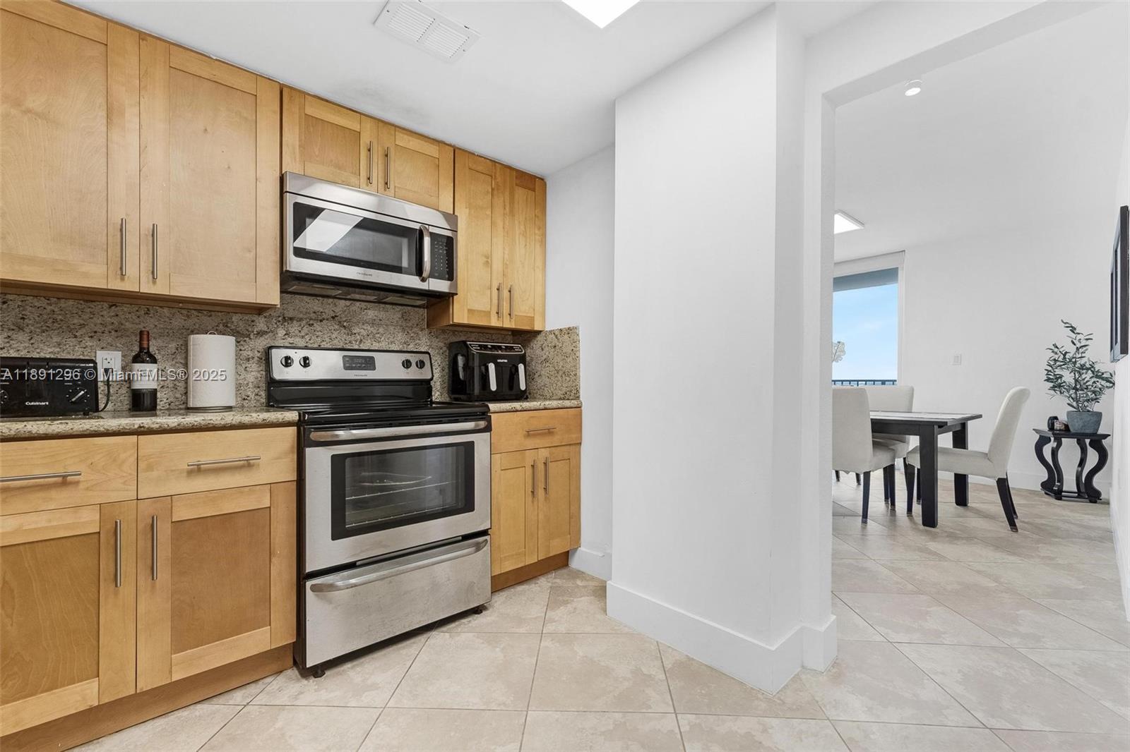 5838 CONDOMINIUM - Residential