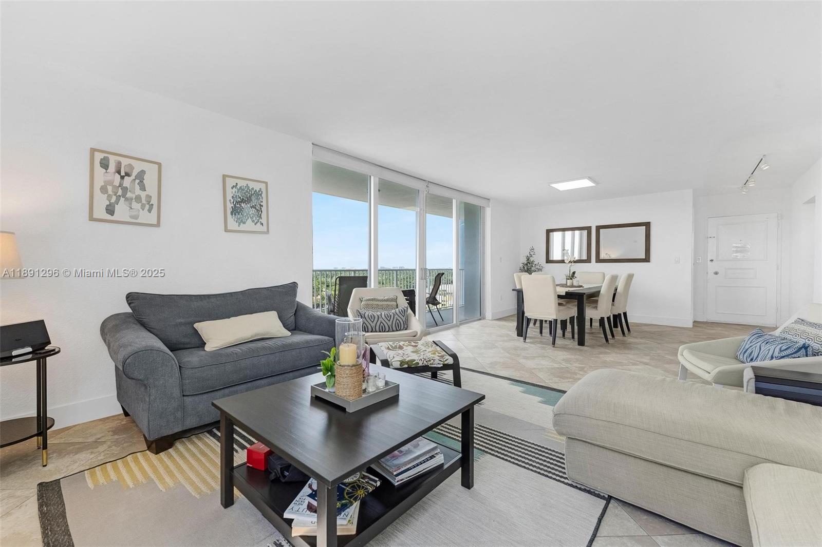 5838 CONDOMINIUM - Residential