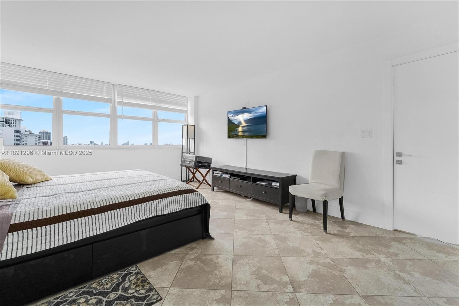 5838 CONDOMINIUM - Residential