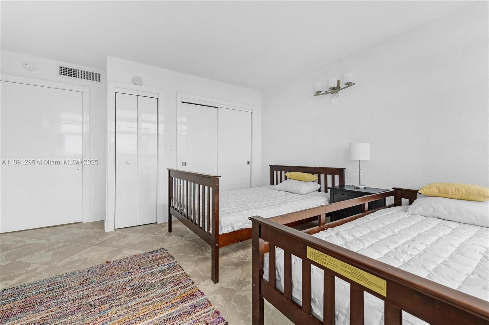 5838 CONDOMINIUM - Residential