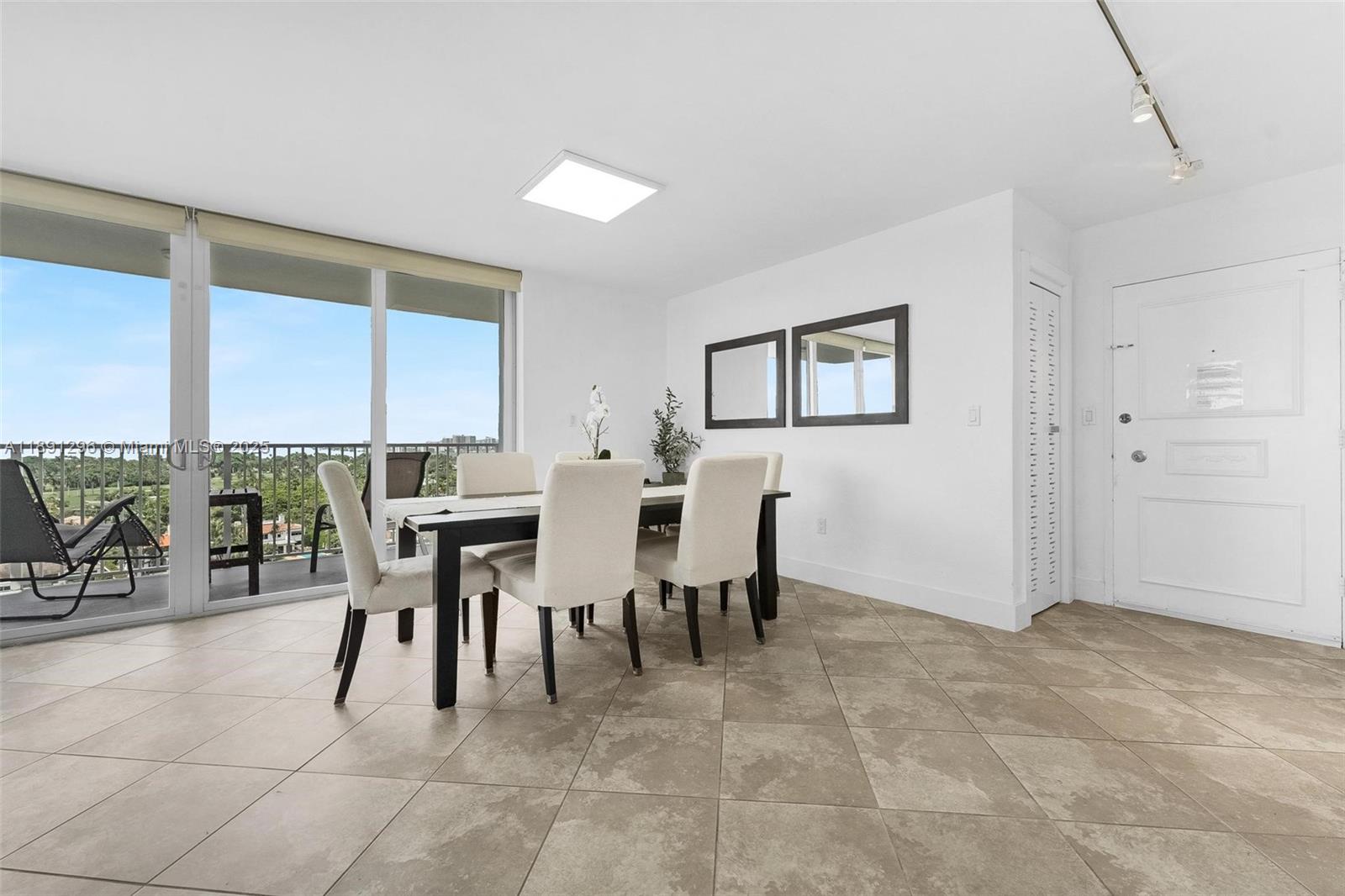 5838 CONDOMINIUM - Residential