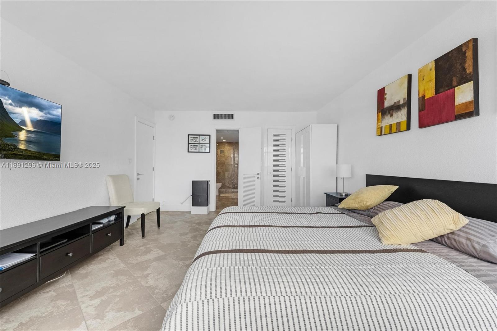 5838 CONDOMINIUM - Residential