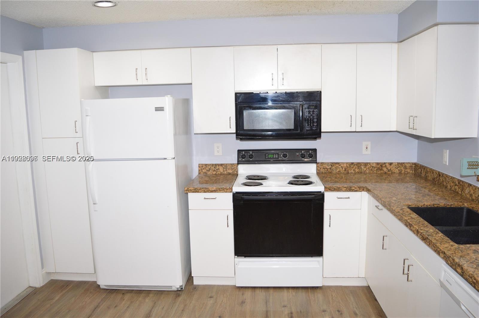 SECTORS 3 & 4 BOUNDARY PL - Residential Lease