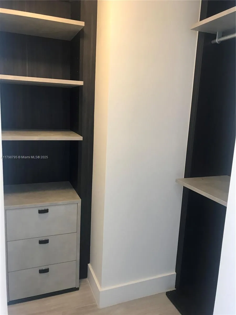 Miami, Florida 33137, United States, 2 Bedrooms Bedrooms, ,2 BathroomsBathrooms,Residential,Pending,124617